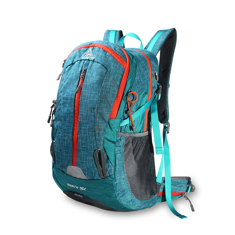 نمای جانبی کوله پشتی هامتو با بندهای کمری پهن و جیبهای کاربردی برای حمل تجهیزات