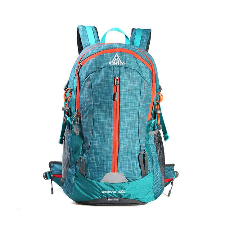 کوله پشتی ۳۸ لیتری هامتو مجهز به اسکلت فلزی و عرقگیر پشتی برای راحتی بیشتر در کوهنوردی