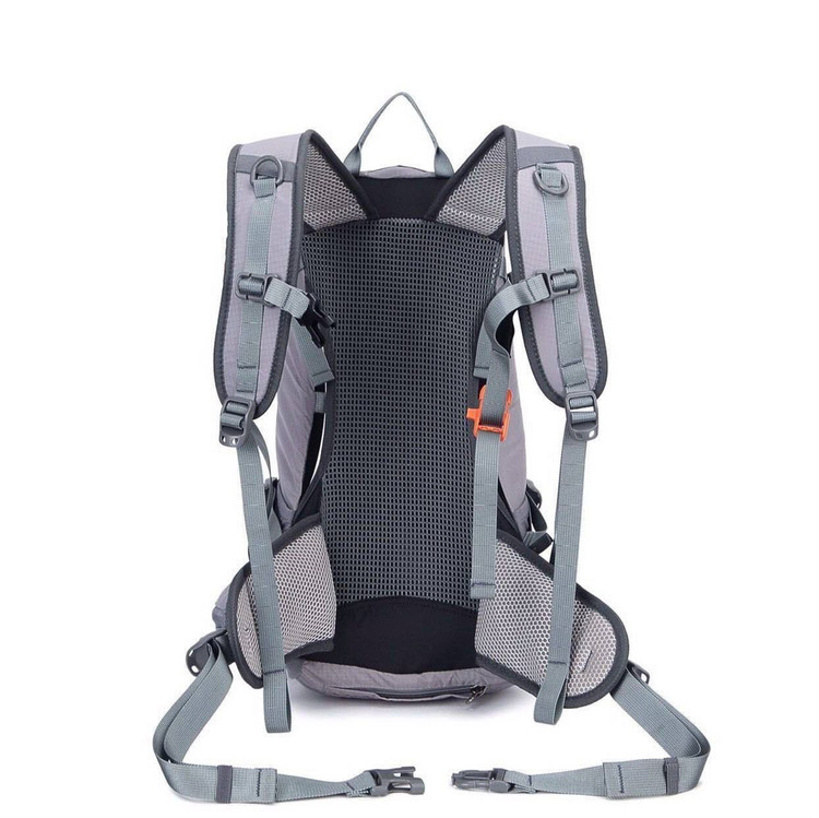 نمای پشتی مشبک و تهویهدار کوله پشتی پکینیو تبریز برای جلوگیری از تعریق