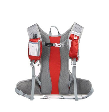 تصویر دقیق سیستم تهویه پشتی Aircontact در کوله رانینگ هامتو با بندهای آرگونومیک