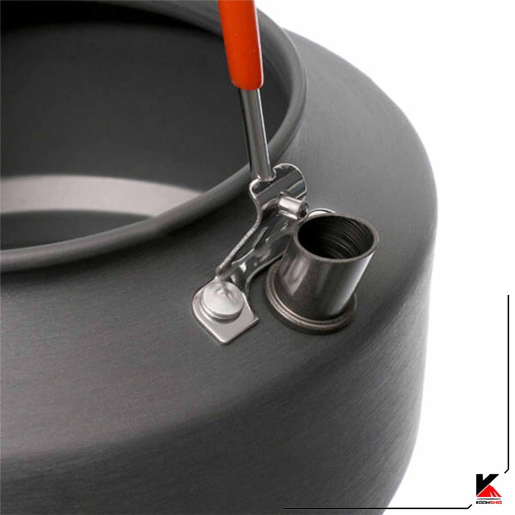 نمای نزدیک کتری سفری اسکیمو